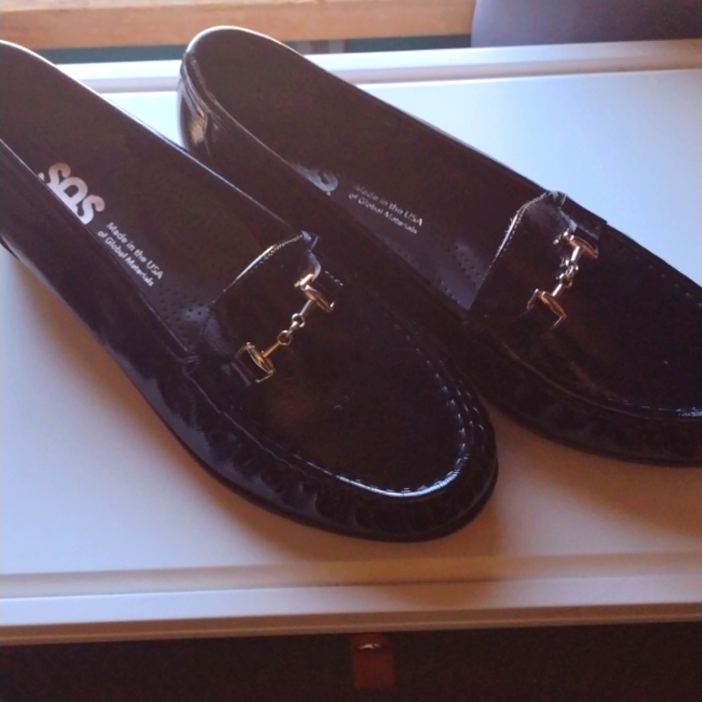 *nwot* never worn sas shiny black leather loafers women's size 8.5 wide
